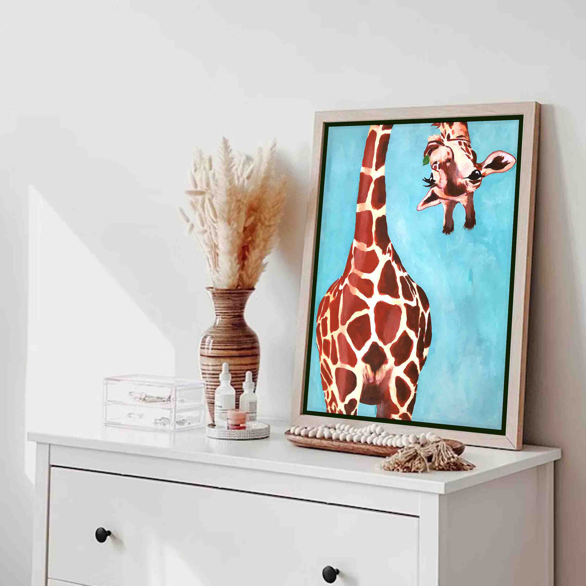 GIRAFFE WITH GREEN LEAVE | CANVAS
